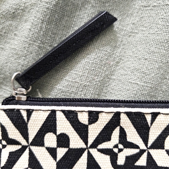 Love Graphic Zipper Pouch Black White Heart Valentine Toiletry Makeup Geometric‎ - Picture 2 of 4